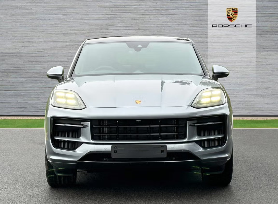 2023 Porsche Porsche Cayenne E-Hybrid in Tornado Grey Metallic