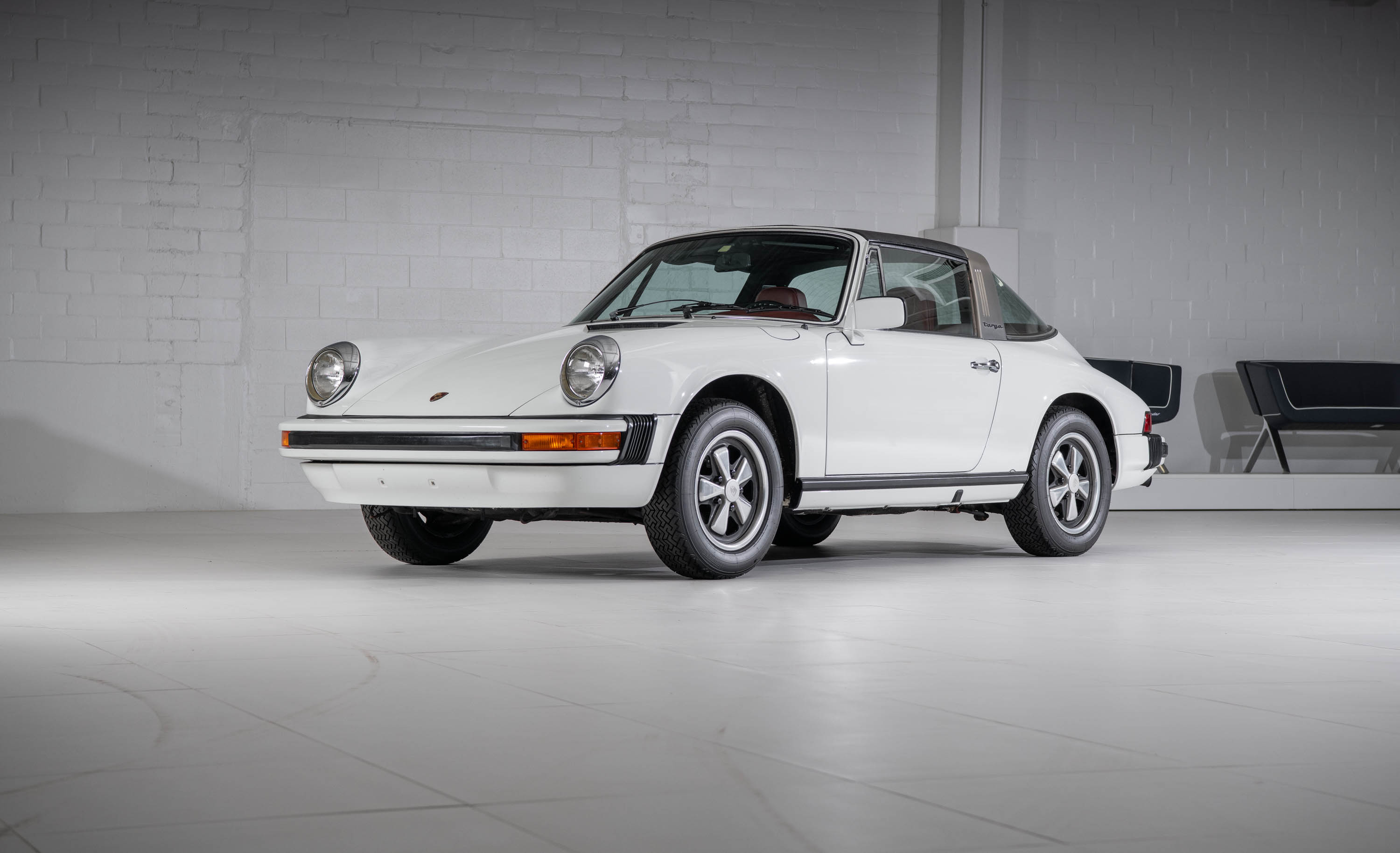 1976 Porsche 911 S Targa in Grand Prix White