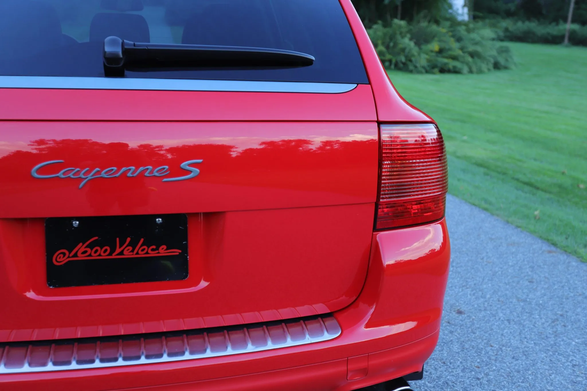 2006 Porsche Cayenne S Titanium Edition in Pure Red