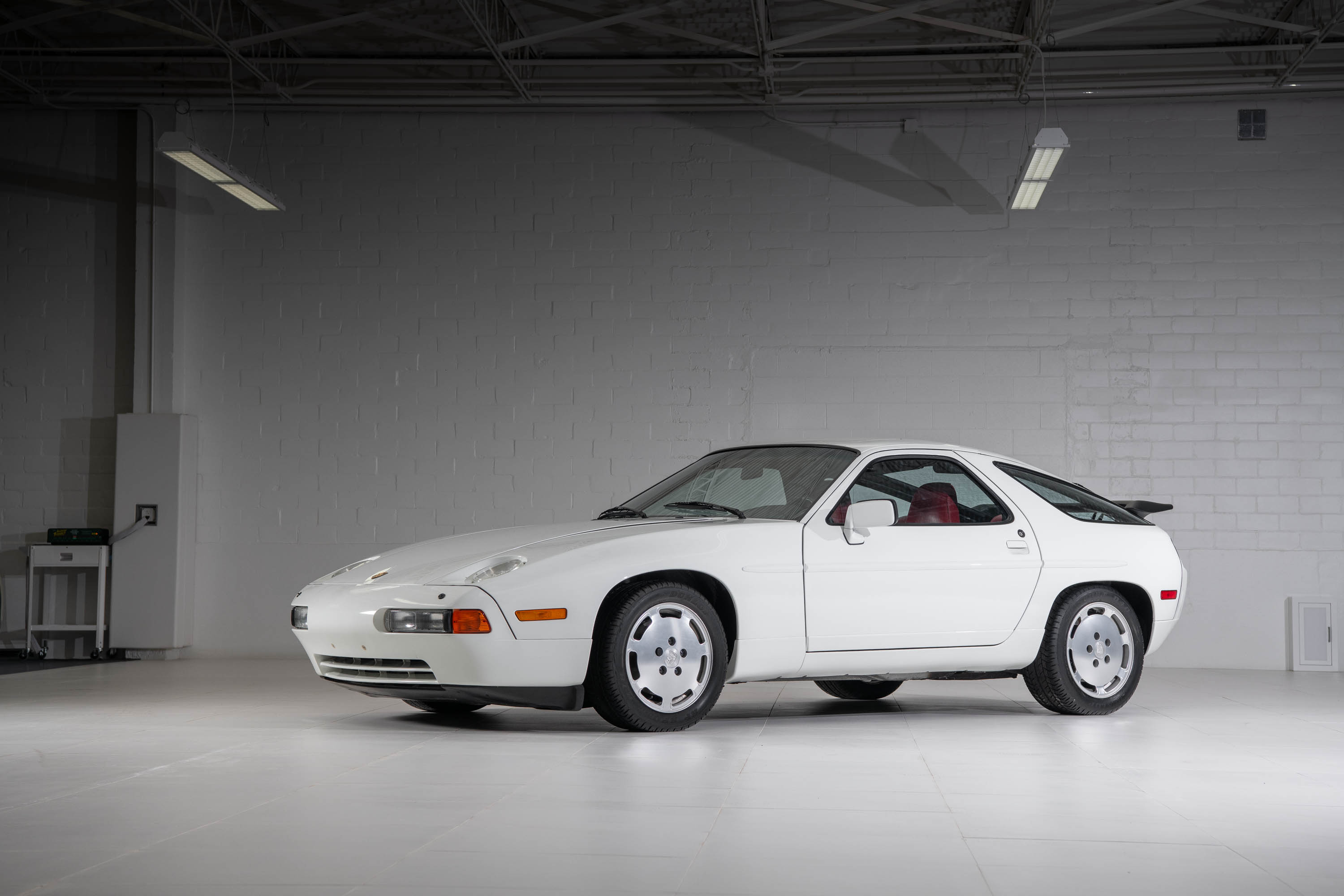 1987 Porsche 928 S4 in Grand Prix White