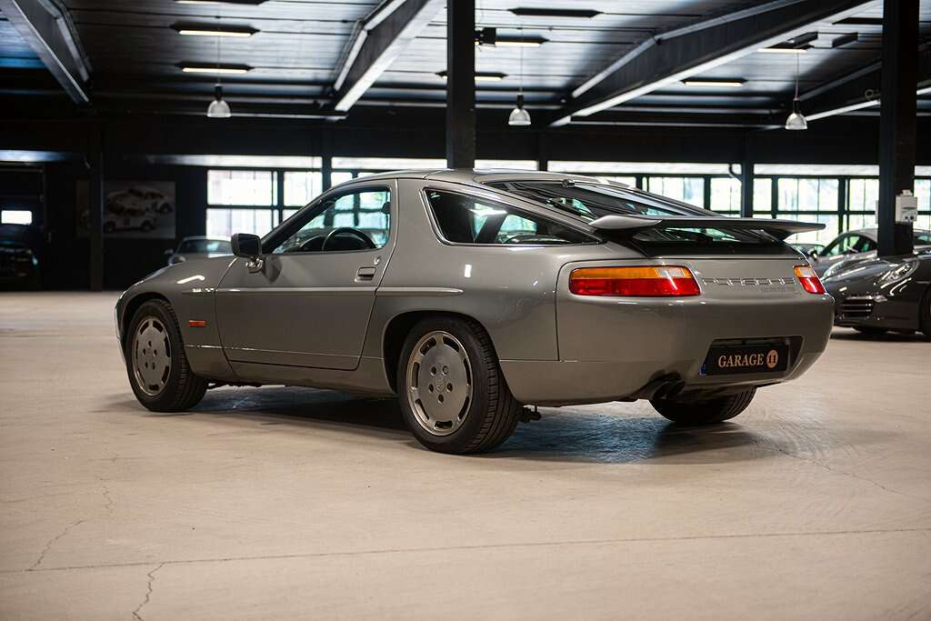 1987 Porsche 928 S4 Coupé in Rock Green Metallic