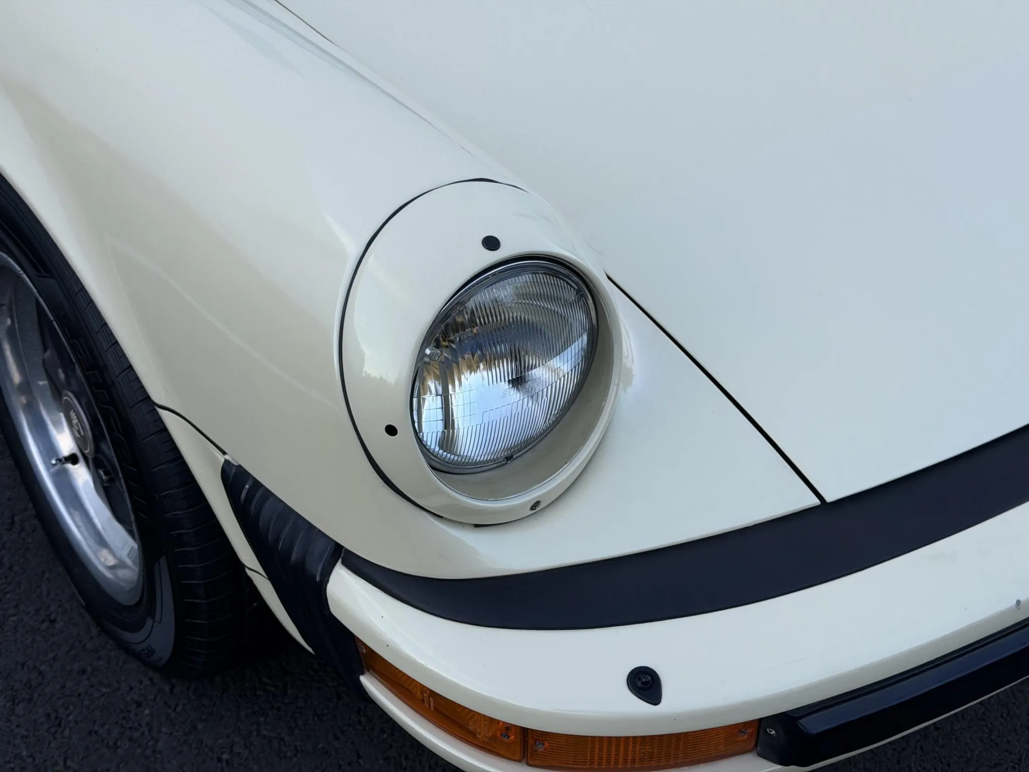 1985 Porsche 911 Carrera Targa in Pastel Beige
