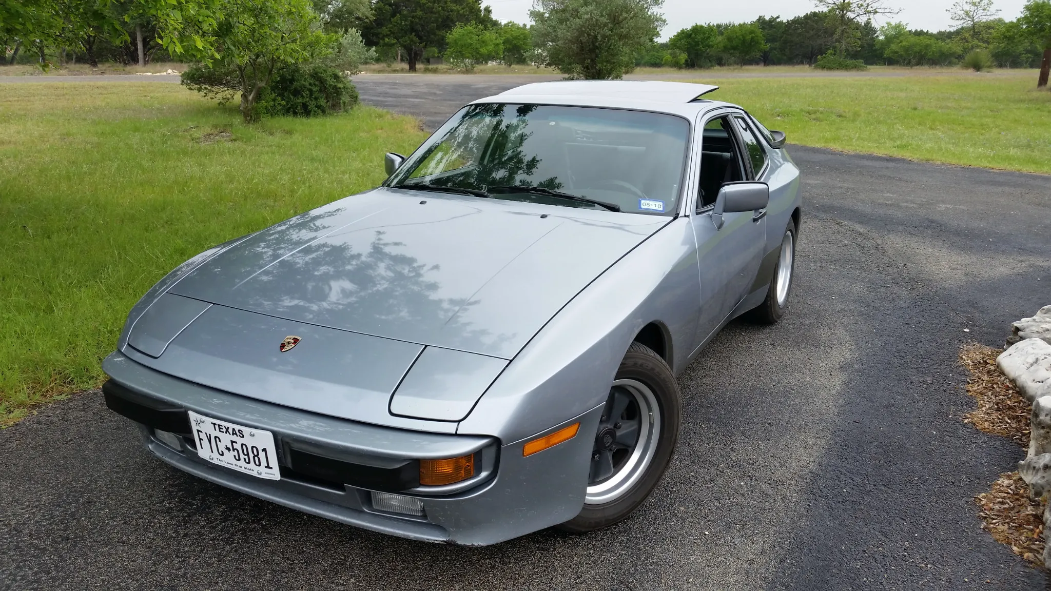 1986 Porsche 944 In Sapphire Metallic