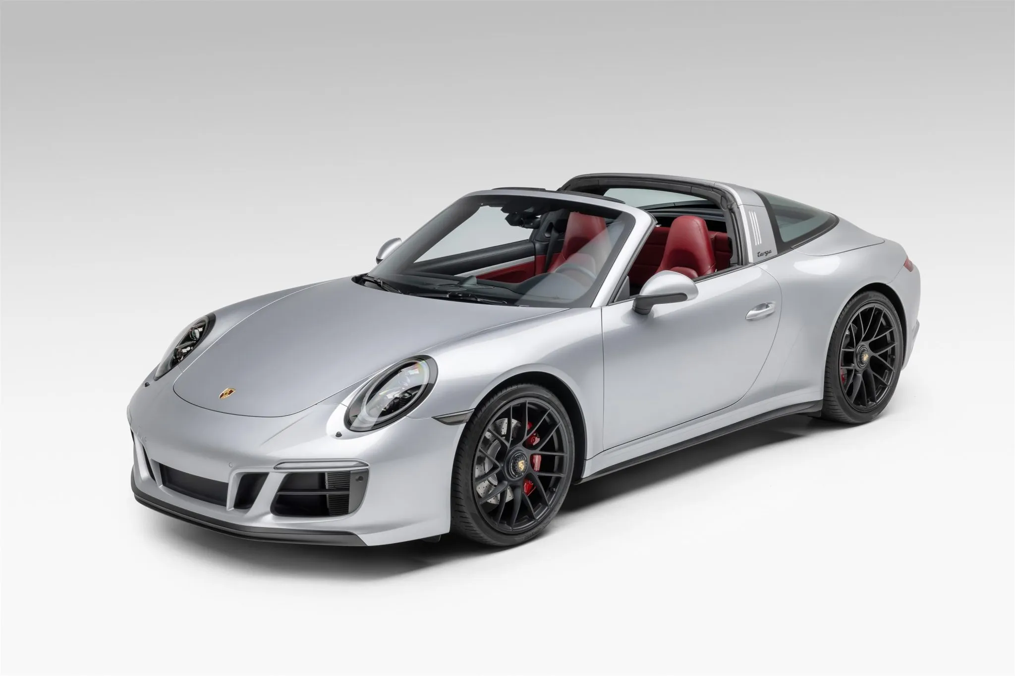 2018 Porsche 911 Targa 4 GTS in Rhodium Silver Metallic