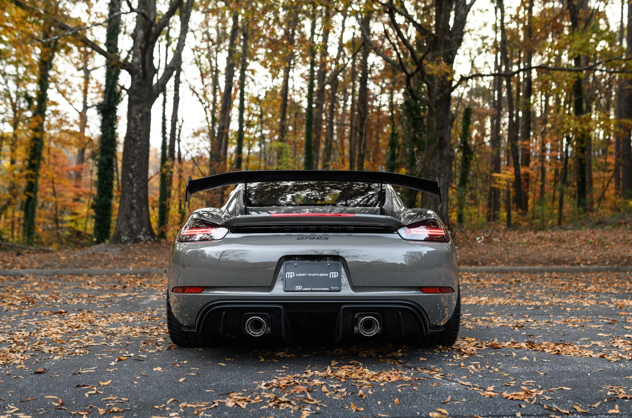Porsche 718 Cayman GT4 RS in Alex Grey