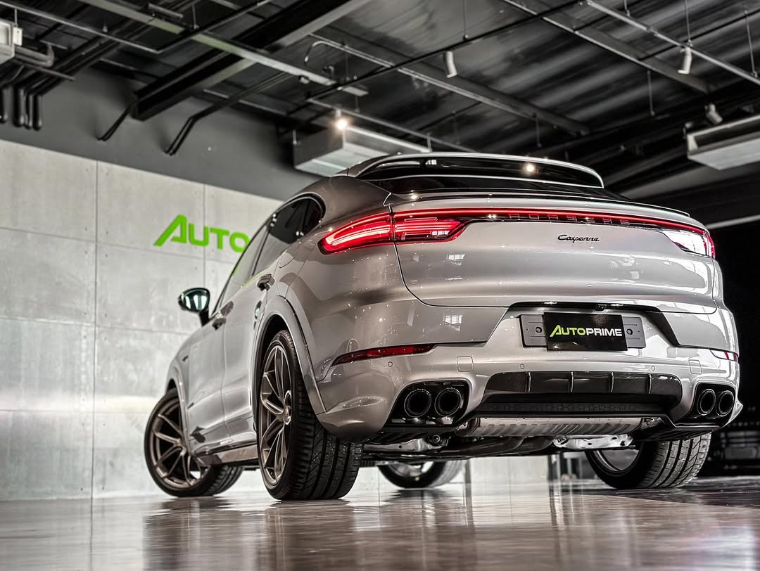 2023 Porsche Cayenne Coupe Platinum Edition Lightweight in Tornado Grey Metallic