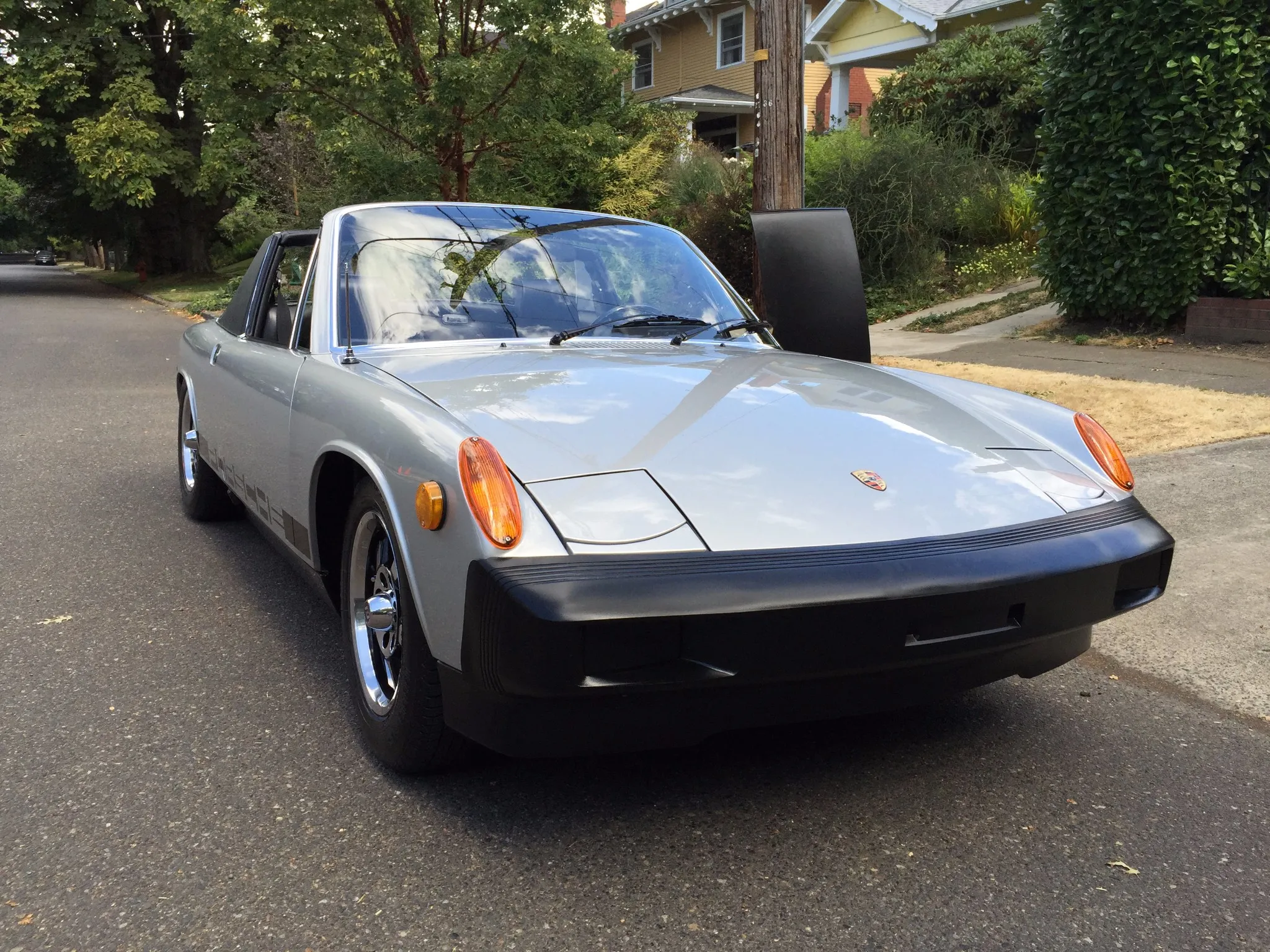 1975 Porsche 914 2.0L in Diamond Silver Metallic 