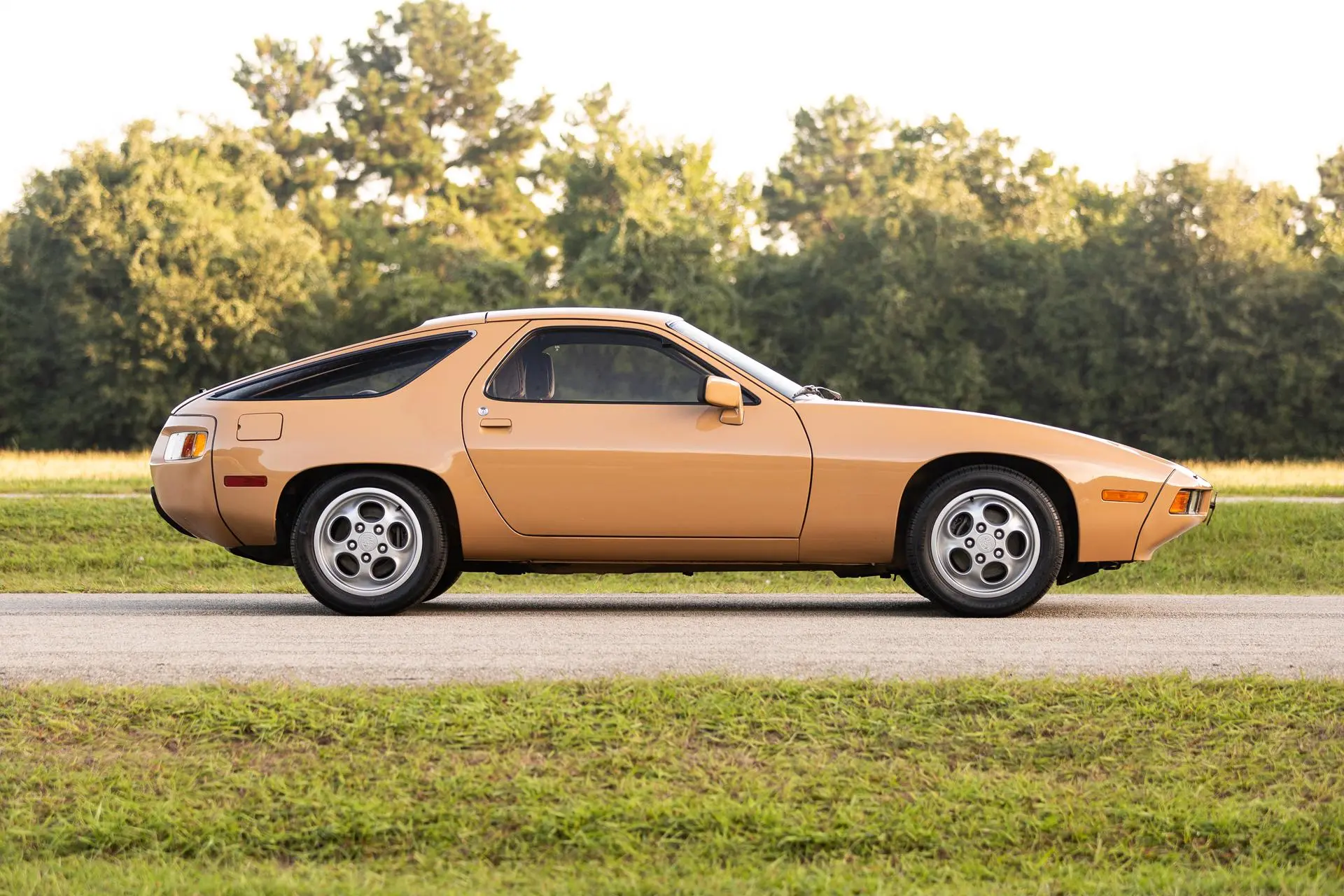 1978 Porsche 928 in Cashmere Beige