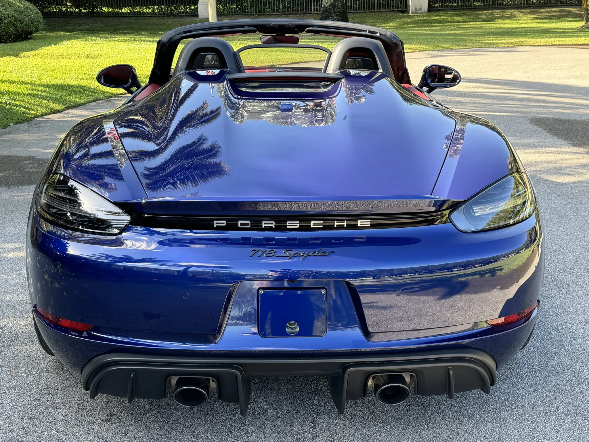 2021 Porsche 718 Spyder in Gentian Blue Metallic