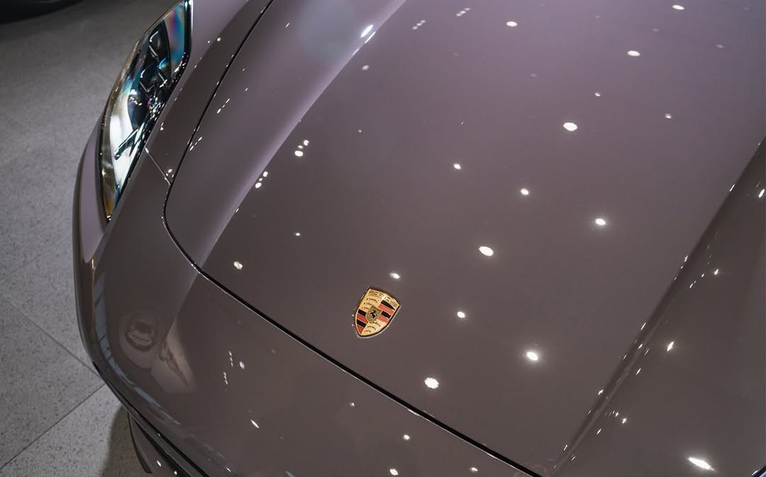2024 Porsche Panamera 4 in Provence