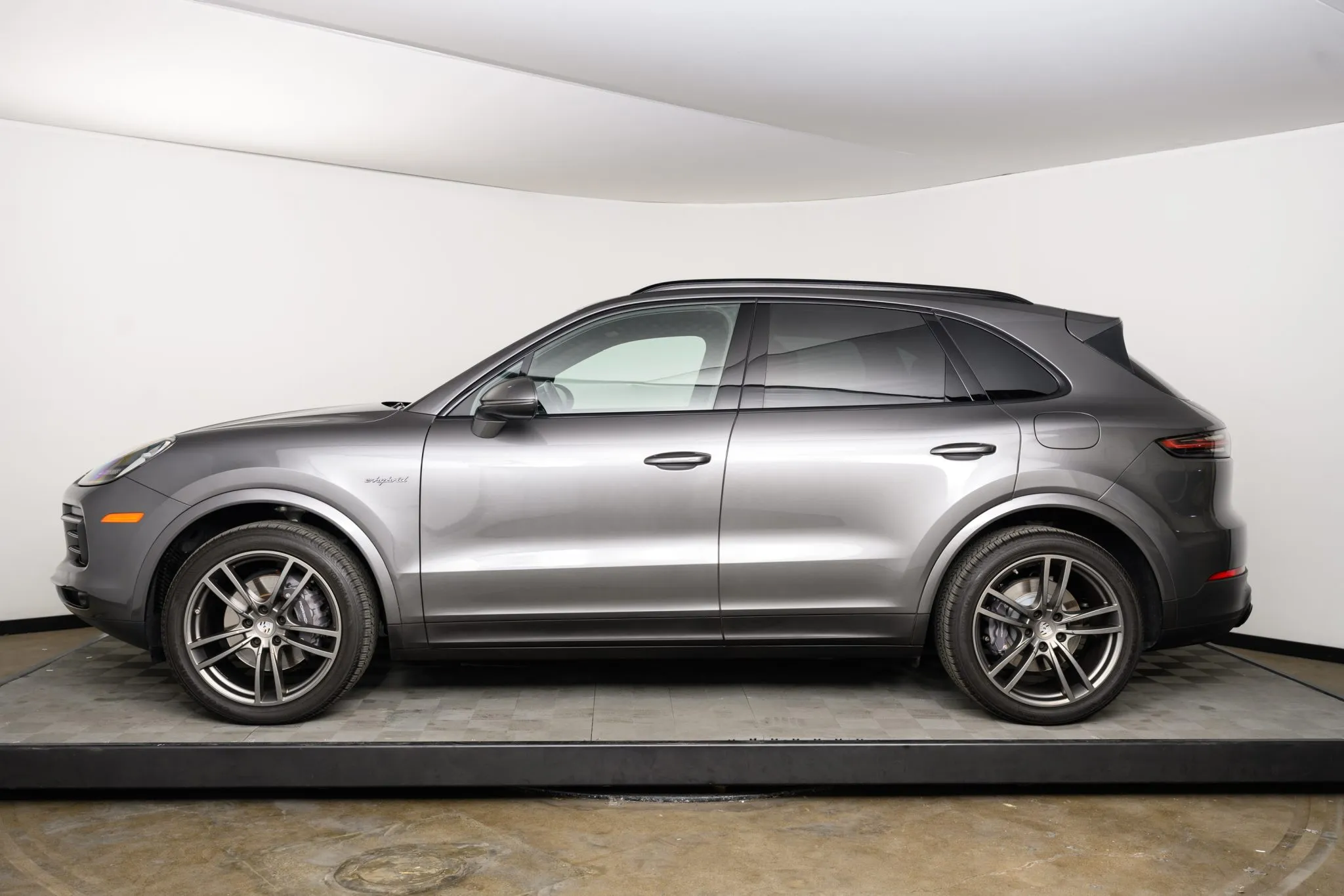 2019 Porsche Cayenne E-Hybrid in Quartzite Grey Metallic