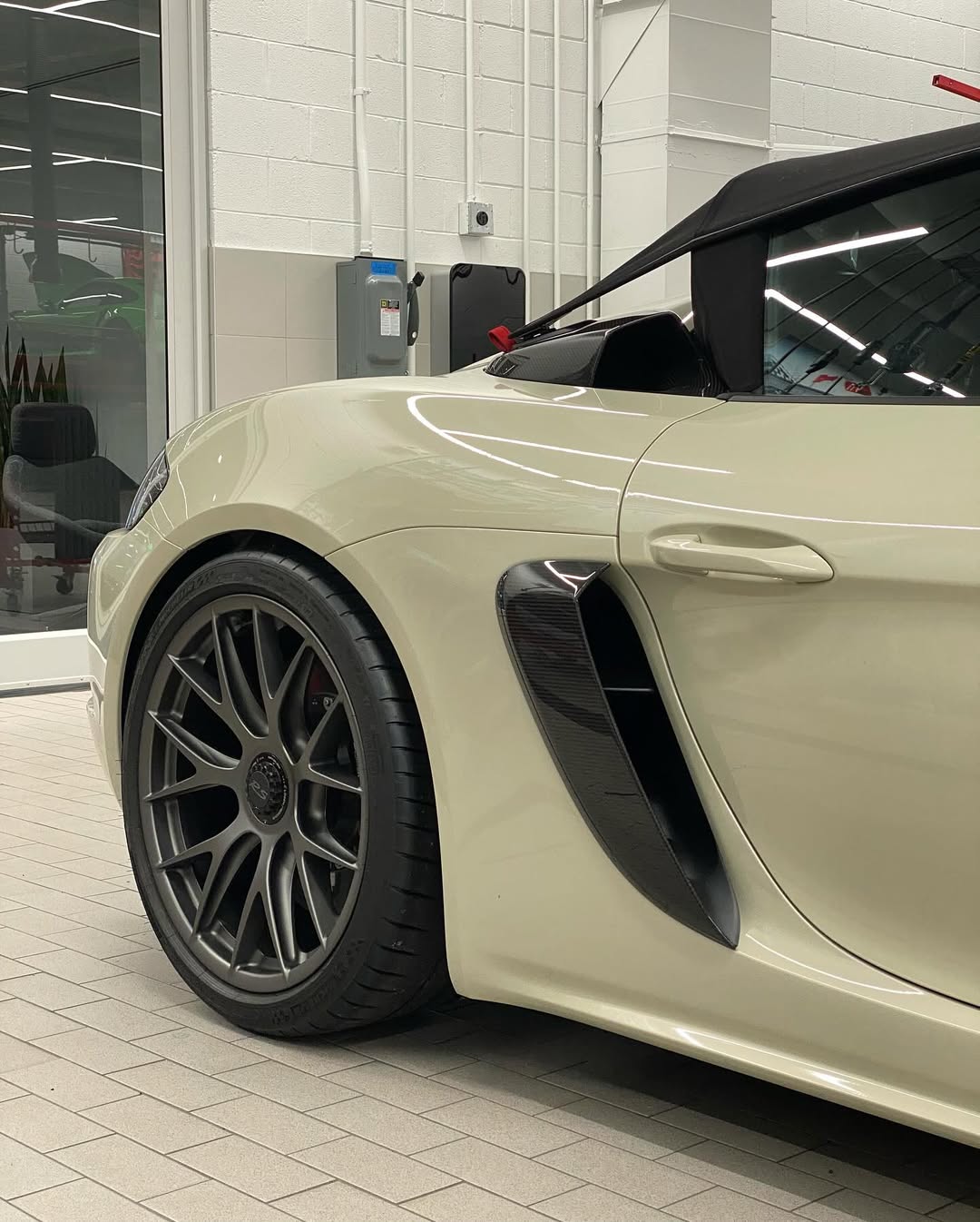 2024 Porsche 718 Spyder RS in Geyser Grey Metallic