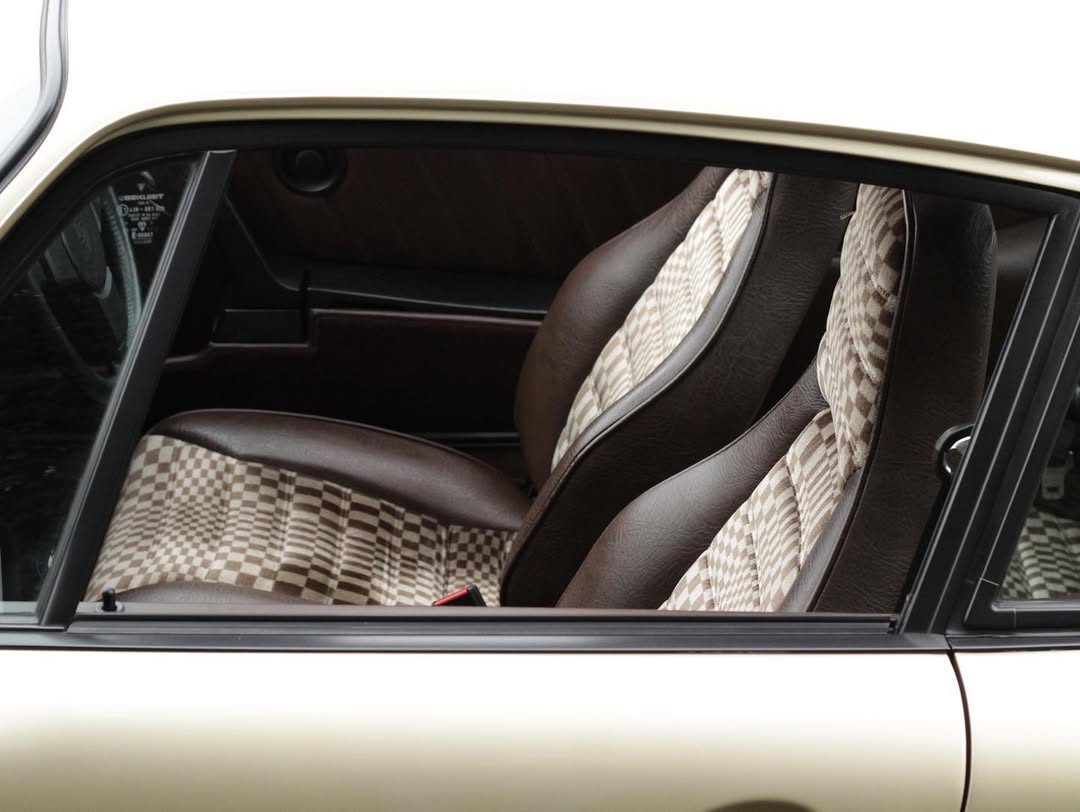 Porsche 911 SC (Super Carrera) Coupe in Hellbronze Metallic