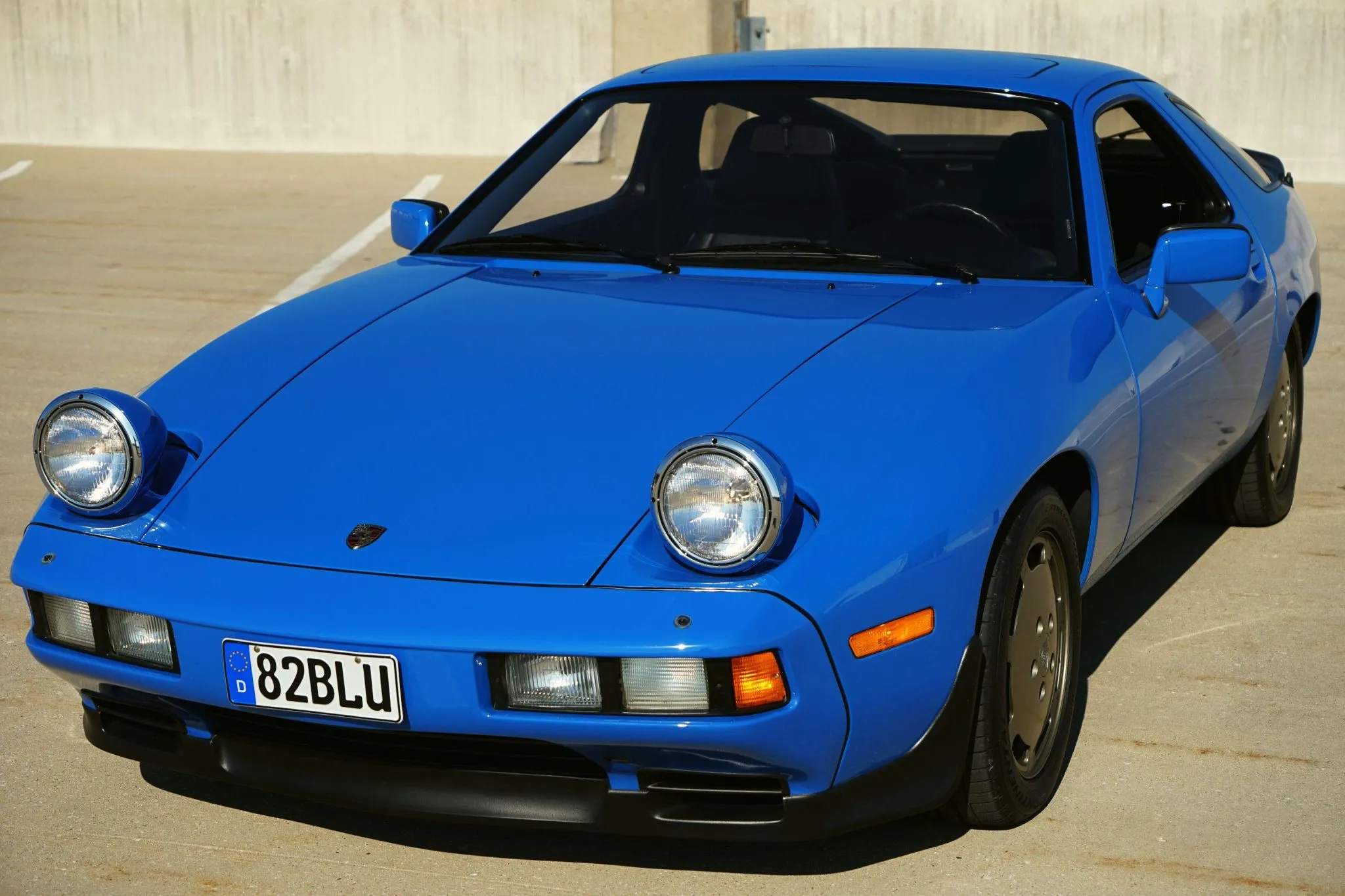 1982 Porsche 928 in Arrow Blue