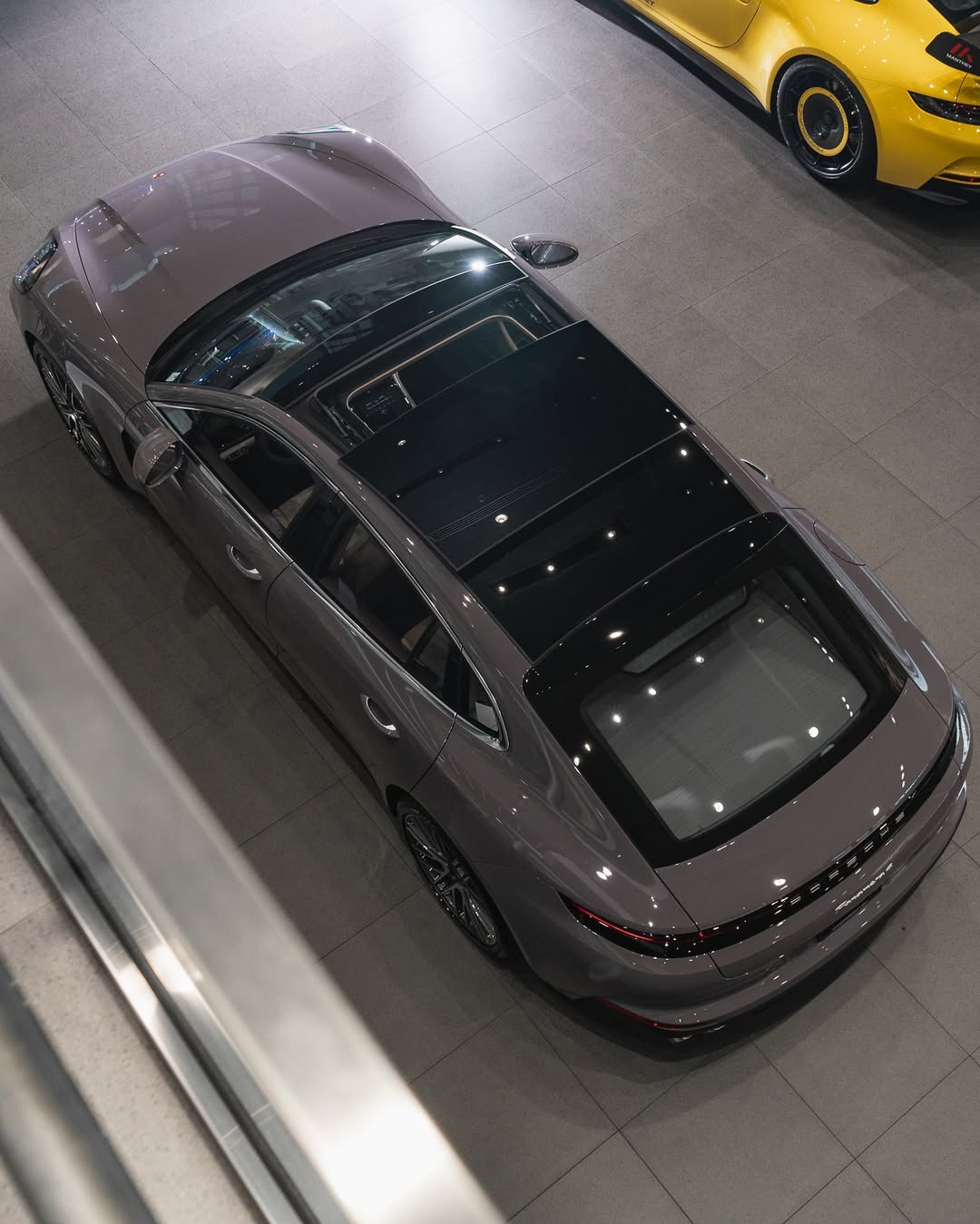 2024 Porsche Panamera 4 in Provence