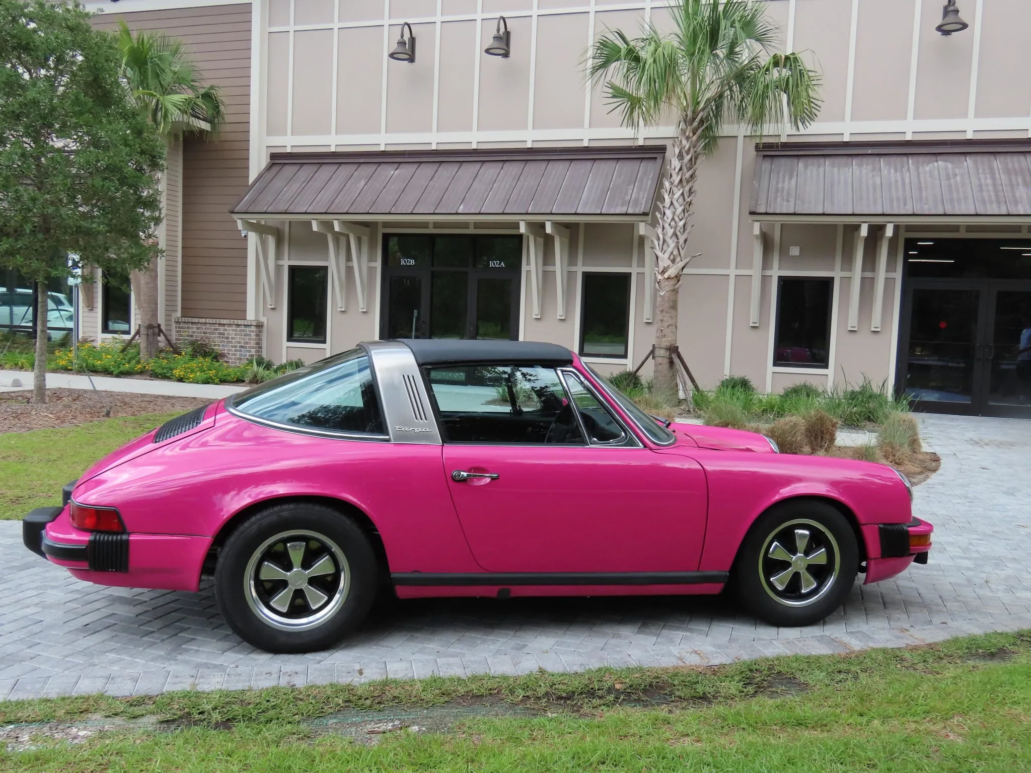 1976 Porsche 911S Targa in Magenta