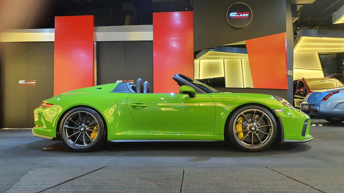 2019 Porsche 911 Speedster in Willow Green