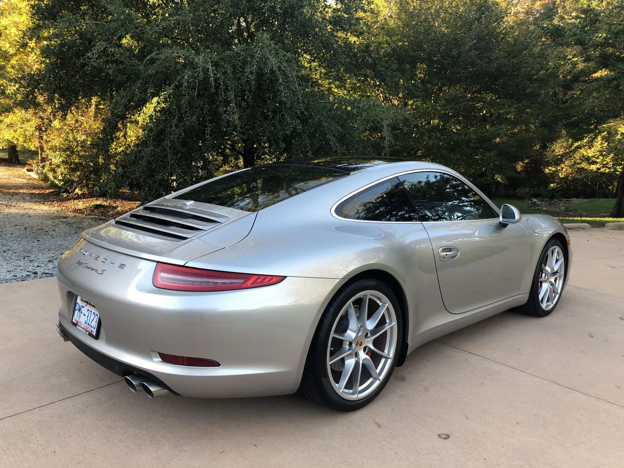 2013 Porsche 911 Carrera S Coupe 7-Speed in Platinum Silver Metallic