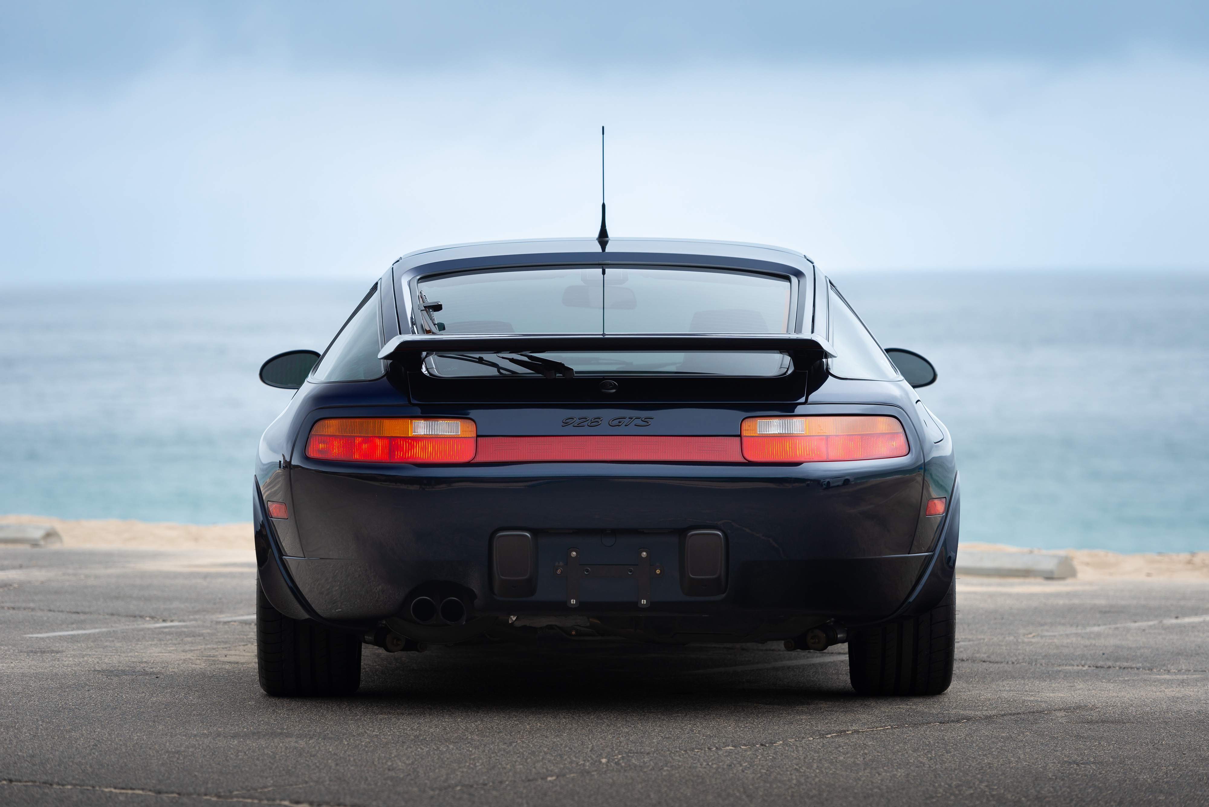 1995 Porsche 928 GTS in Midnight Blue Metallic