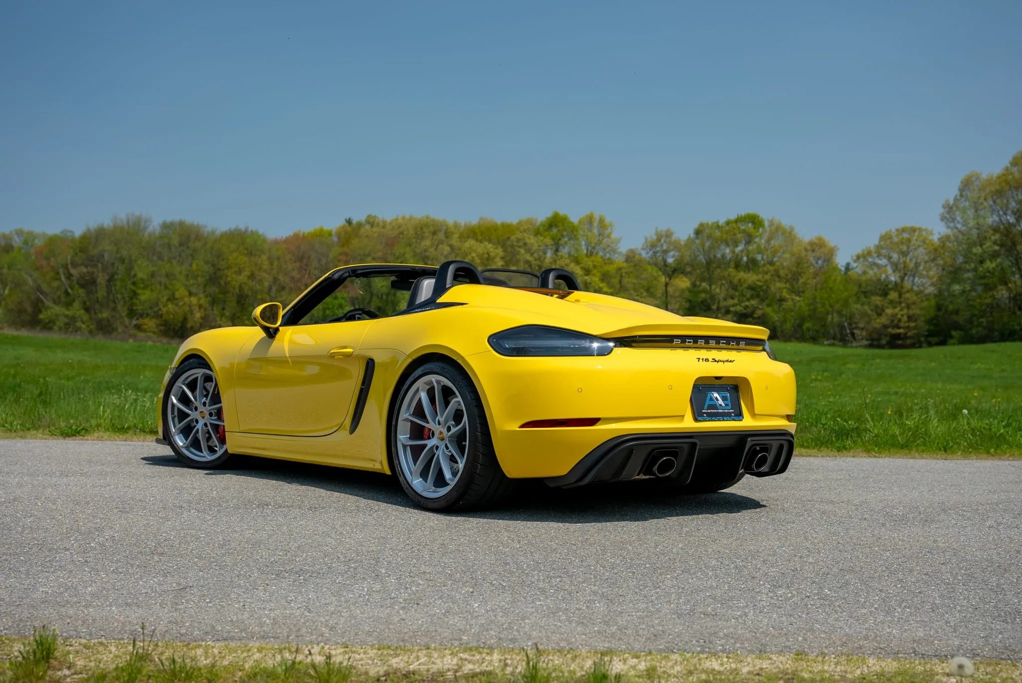 2021 Porsche 718 Spyder in Racing Yellow