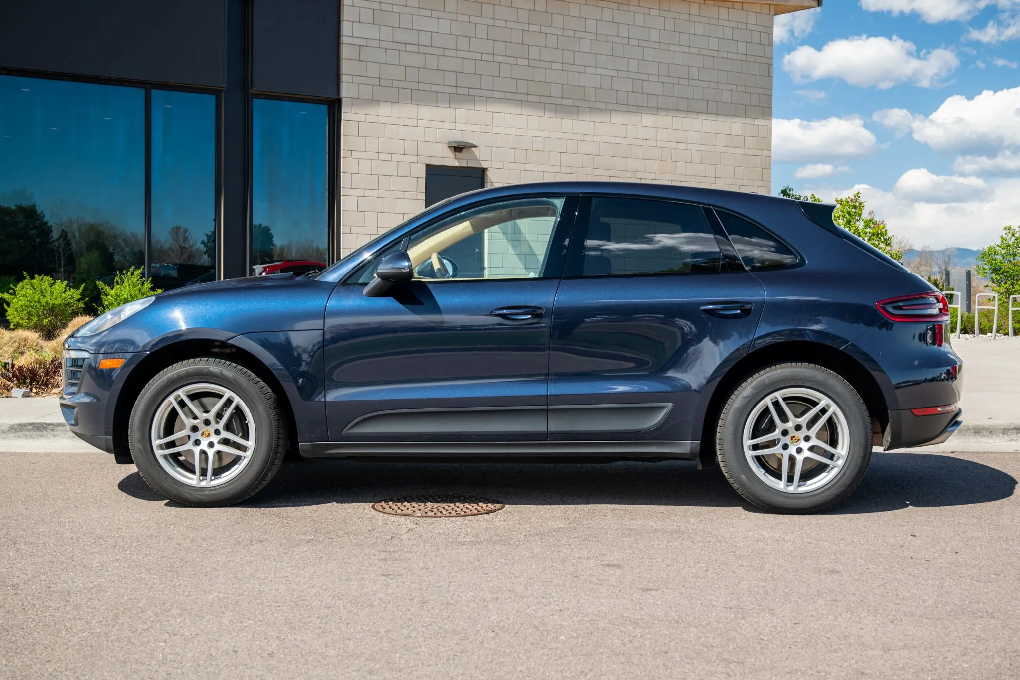 2017 Porsche Macan in Night Blue Metallic