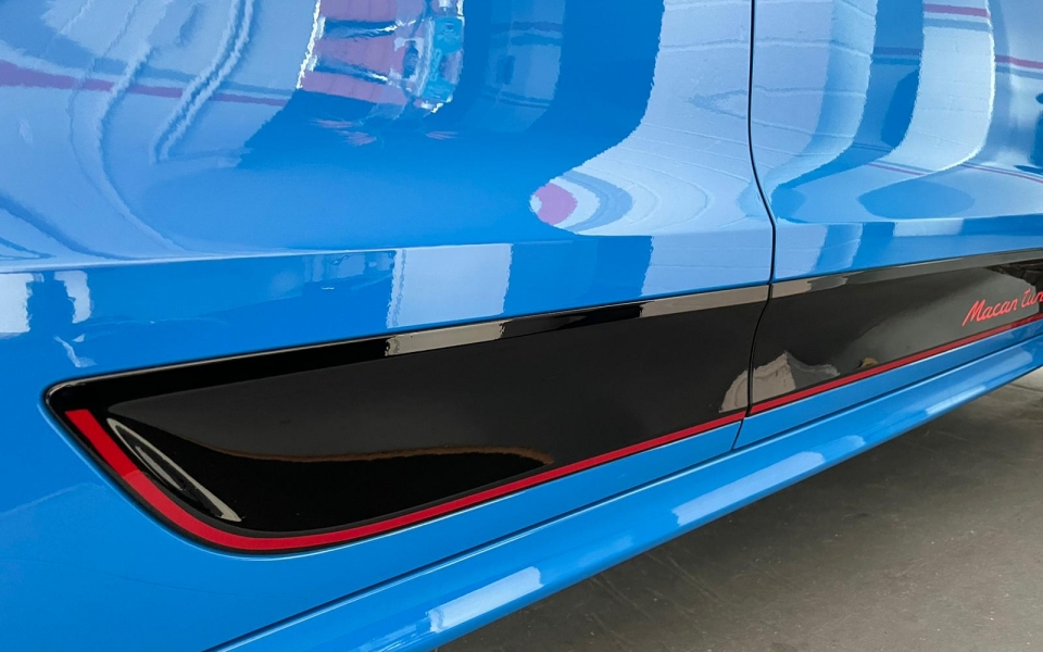 2018 Porsche Macan Turbo in Voodoo Blue