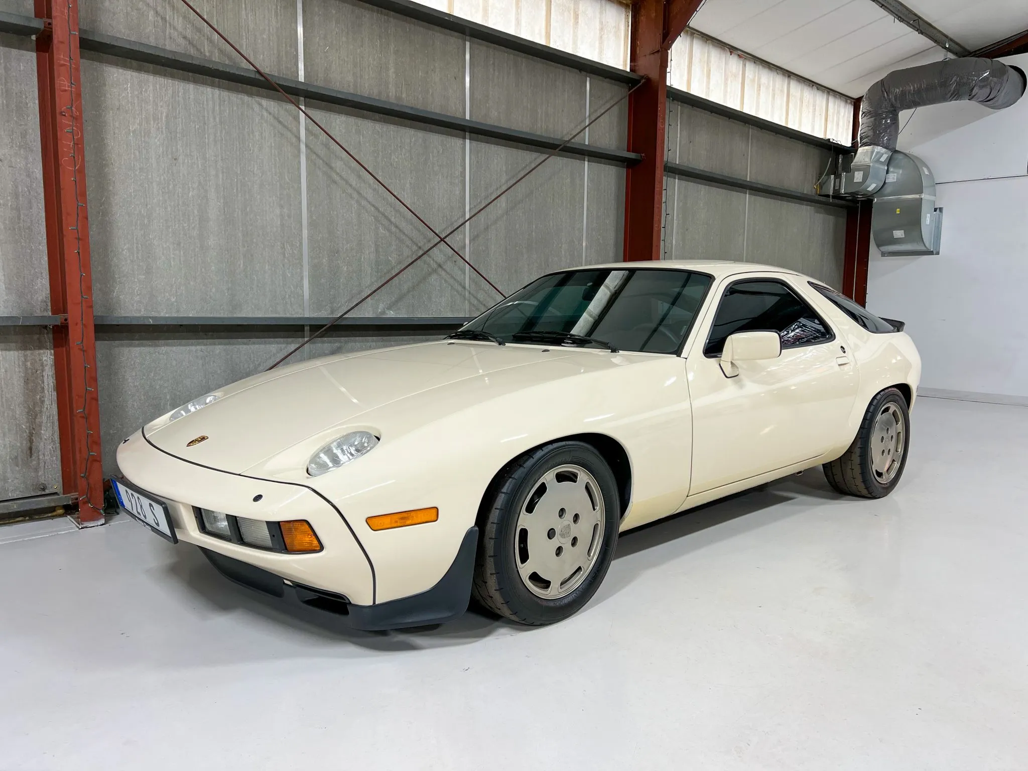 1986.5 Porsche 928S in Pastel Beige