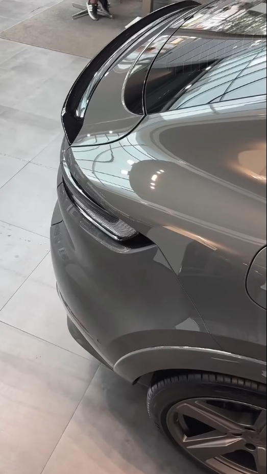 2025 Porsche Cayenne Turbo E-Hybrid in Nimbus Grey Metallic