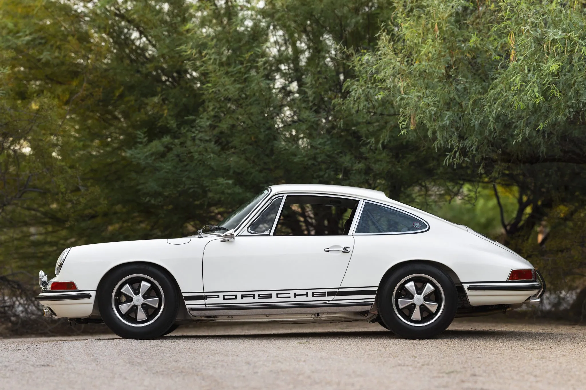 1968 Porsche 911S in Hellelfenbein