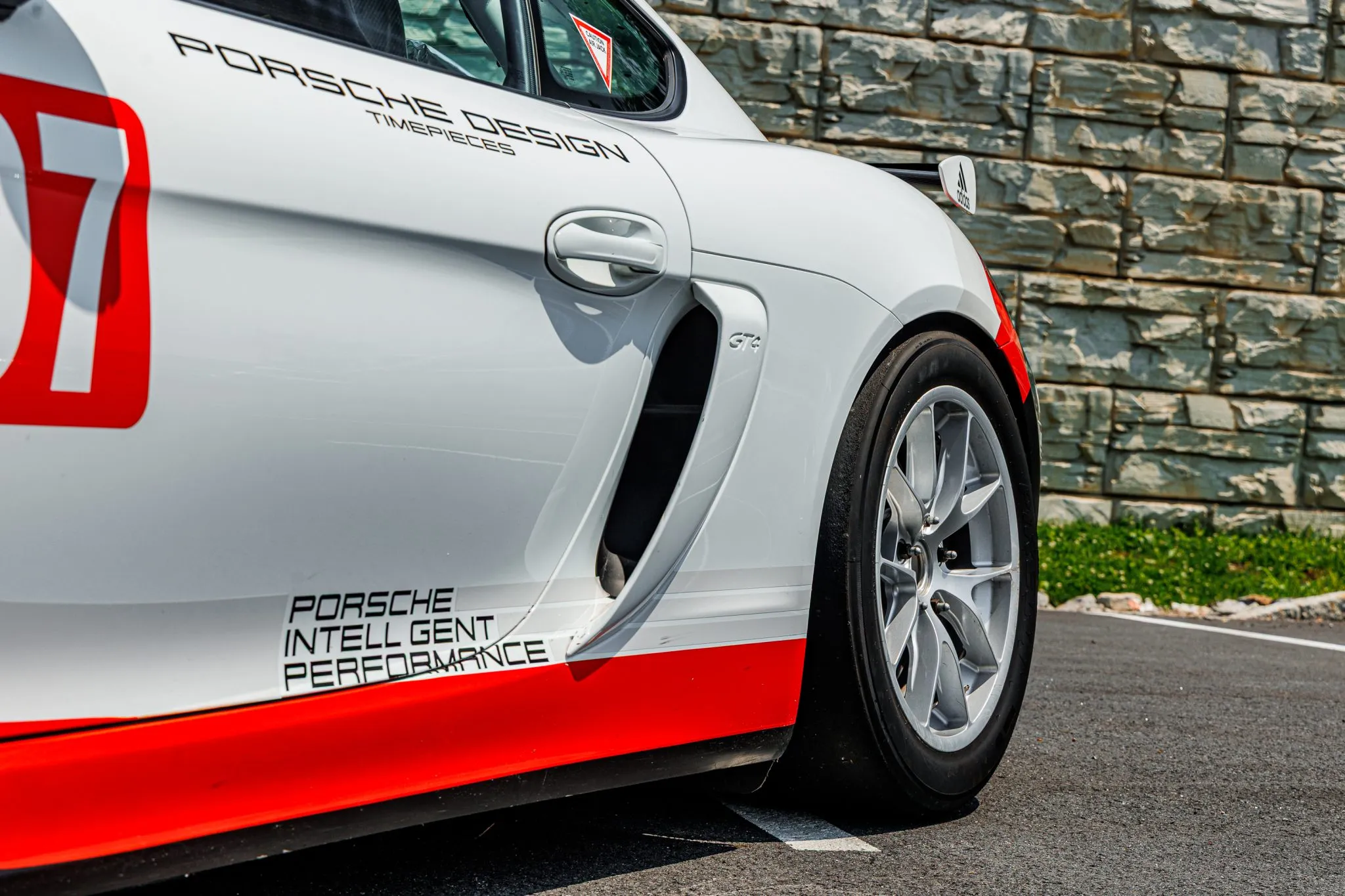 2016 Porsche Cayman GT4 Clubsport in Pure White
