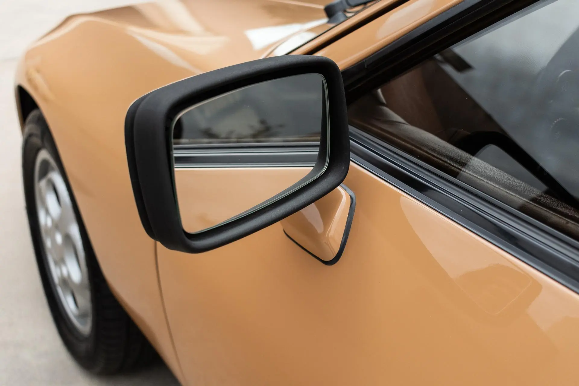 1978 Porsche 928 in Cashmere Beige
