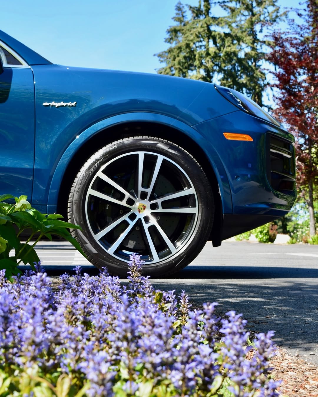 2025 Porsche Cayenne E-Hybrid Turbo in Montego Blue Metallic