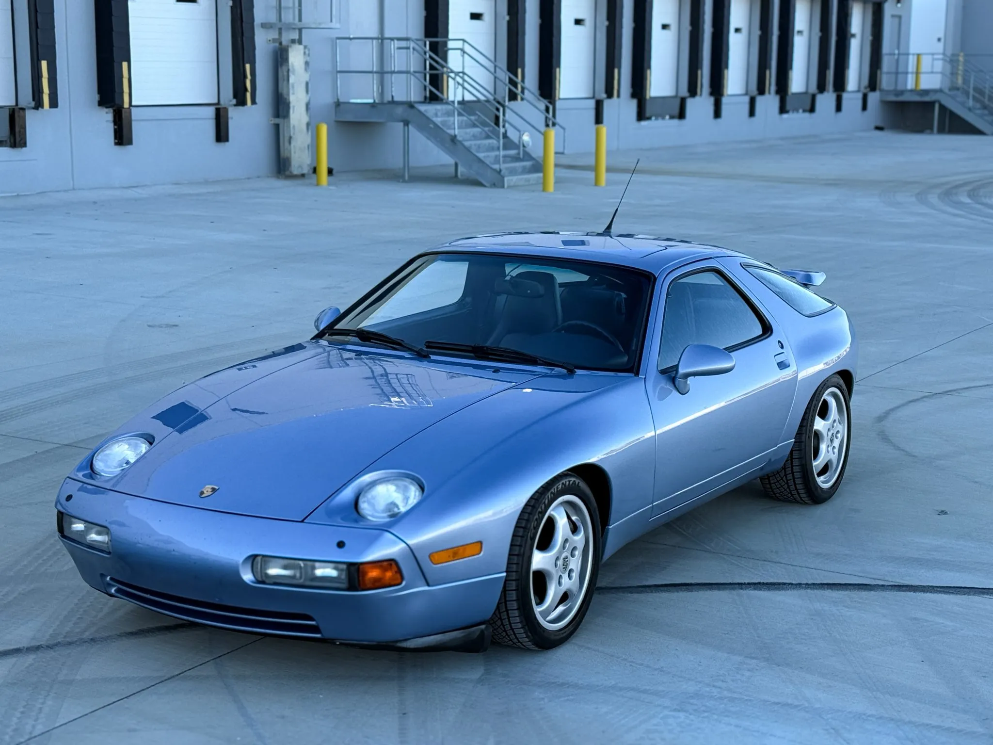 1993 Porsche 928 GTS 5-Speed in Horizon Blue Metallic