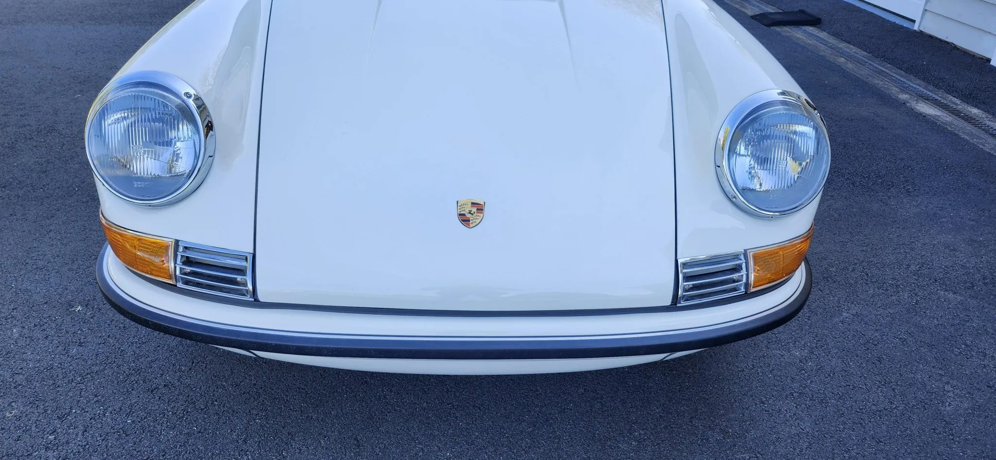 1970 Porsche 911E Coupe 5-Speed in Hellelfenbein