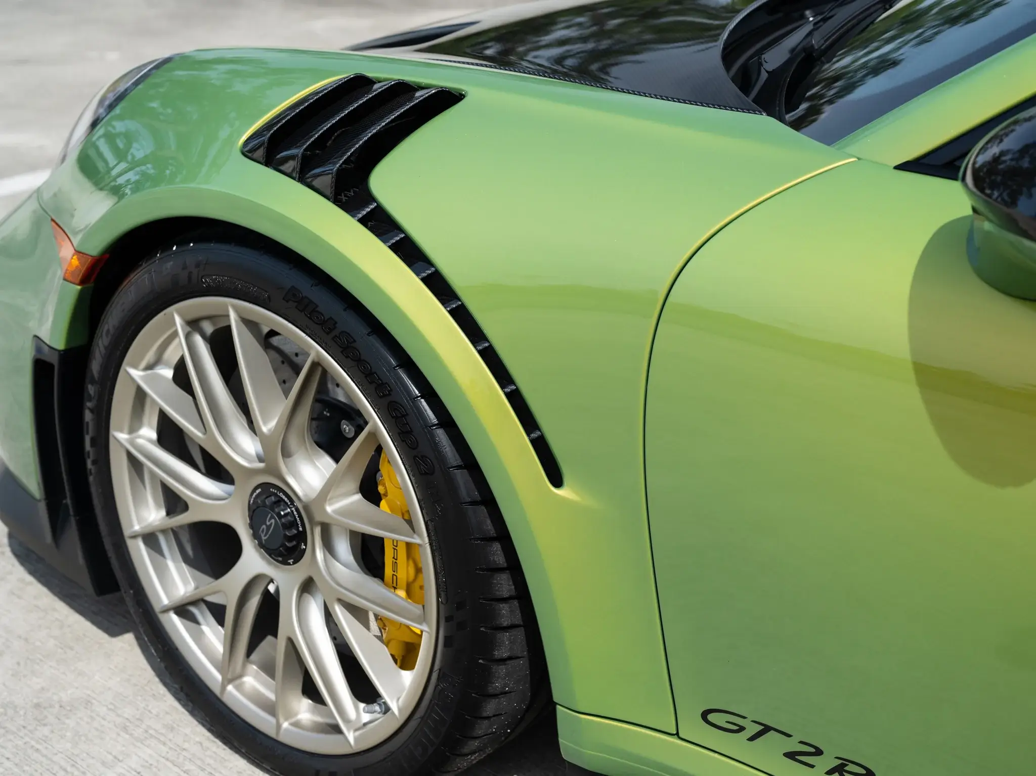 2019 Porsche 911 GT2 RS in Python Green Chromaflair