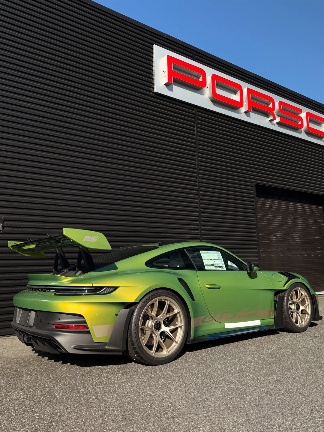 2026 Porsche 911 GT3 RS Weissach in Python Green Chromaflair