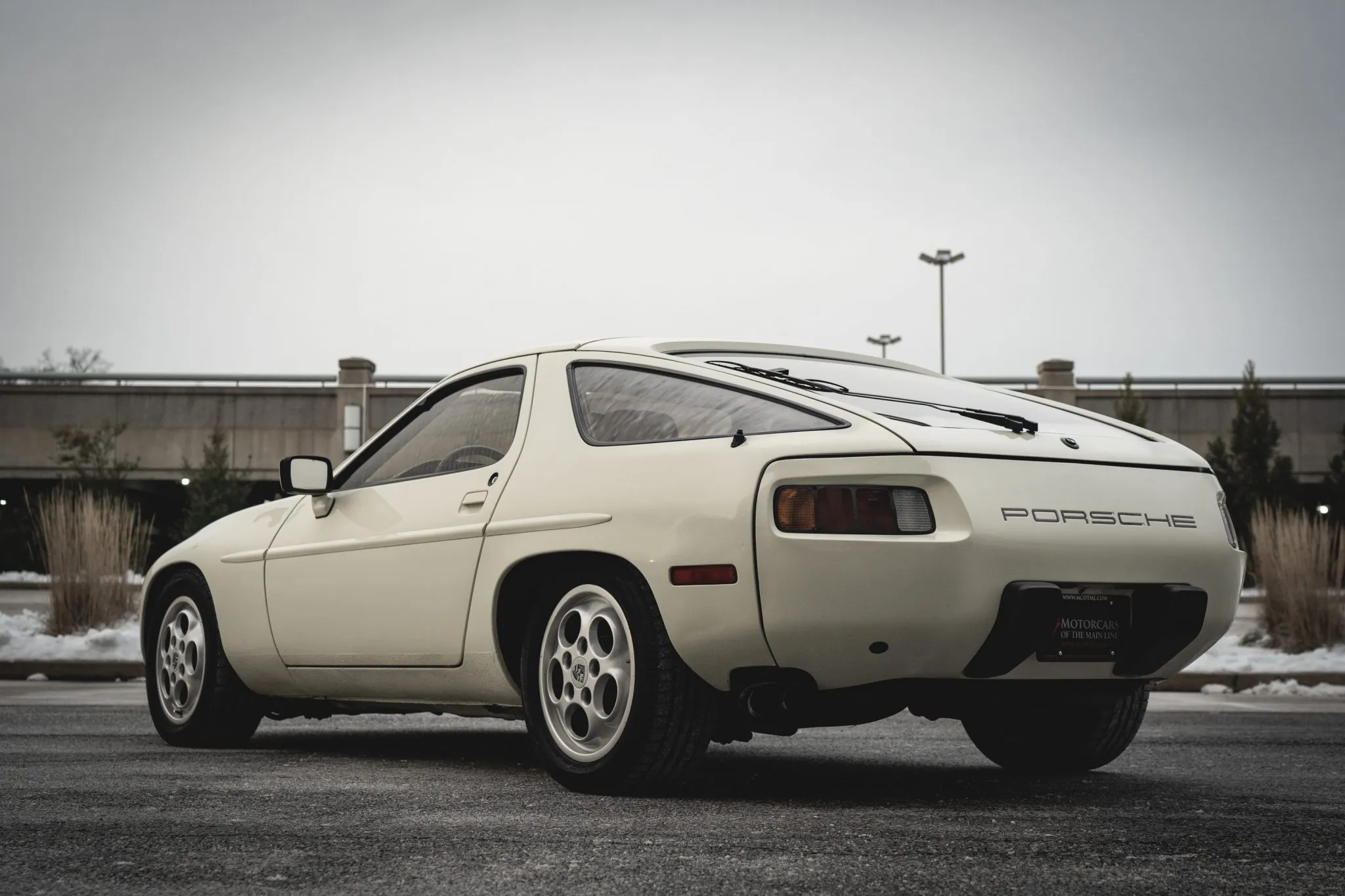 1981 Porsche 928 in Chiffon White