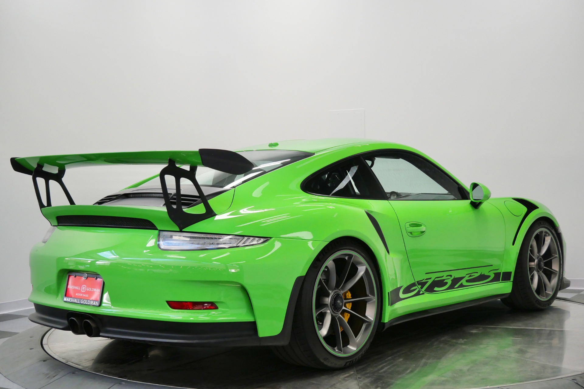 2016 Porsche 911 GT3 RS in Green Yellow