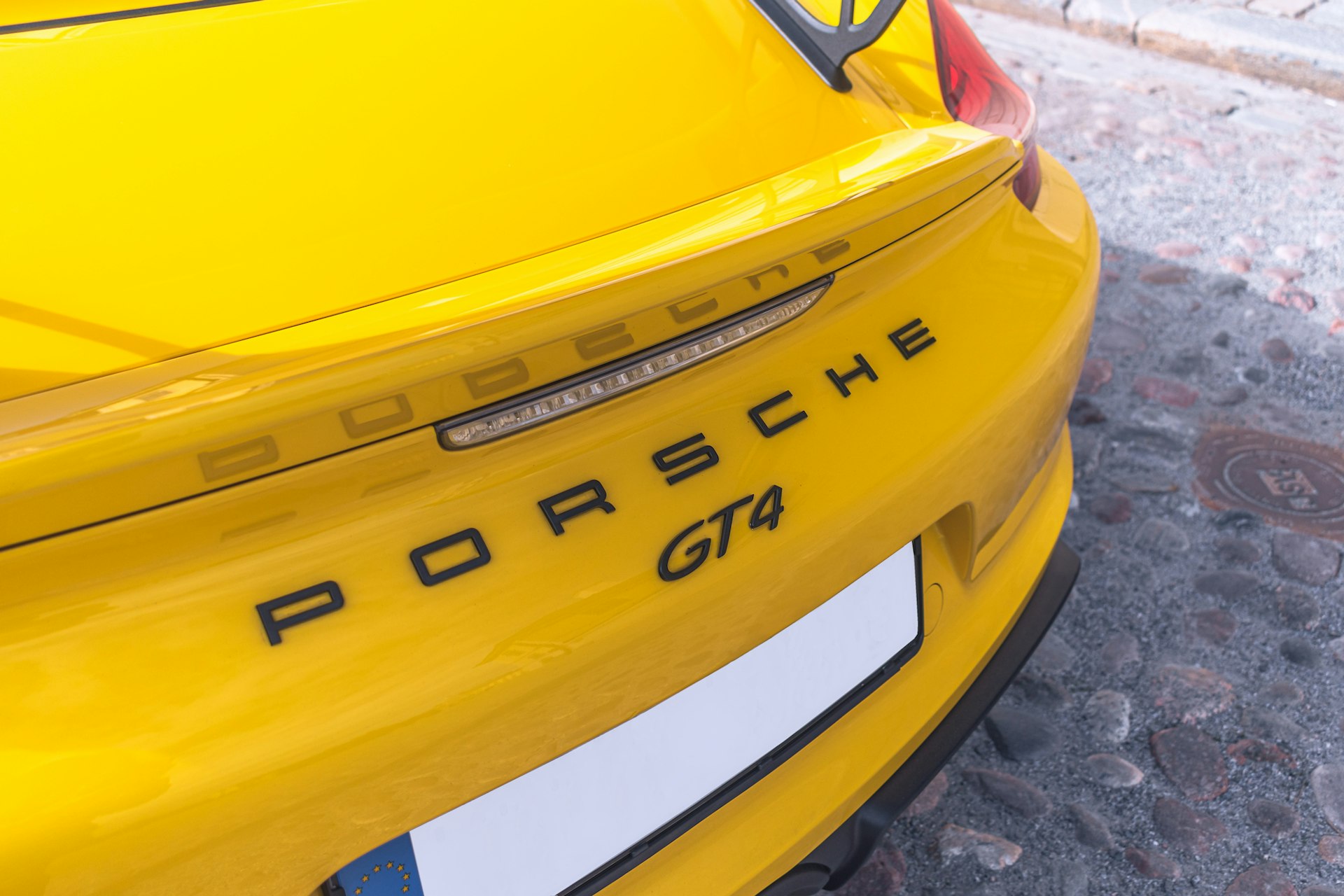 2015 Porsche Cayman GT4 Clubsport in Racing Yellow