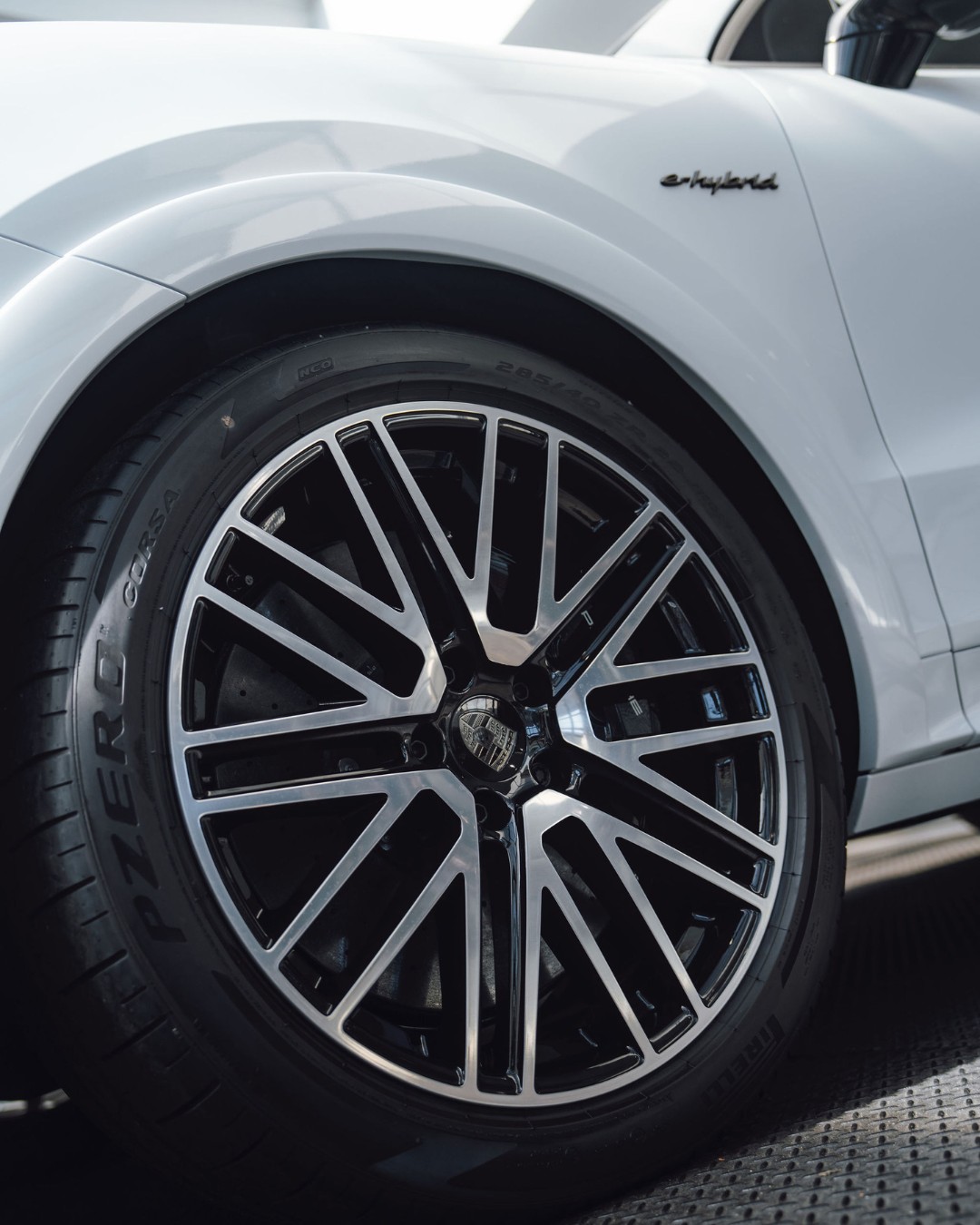 2025 Porsche Cayenne Turbo E-Hybrid in Suzuka Grey Metallic