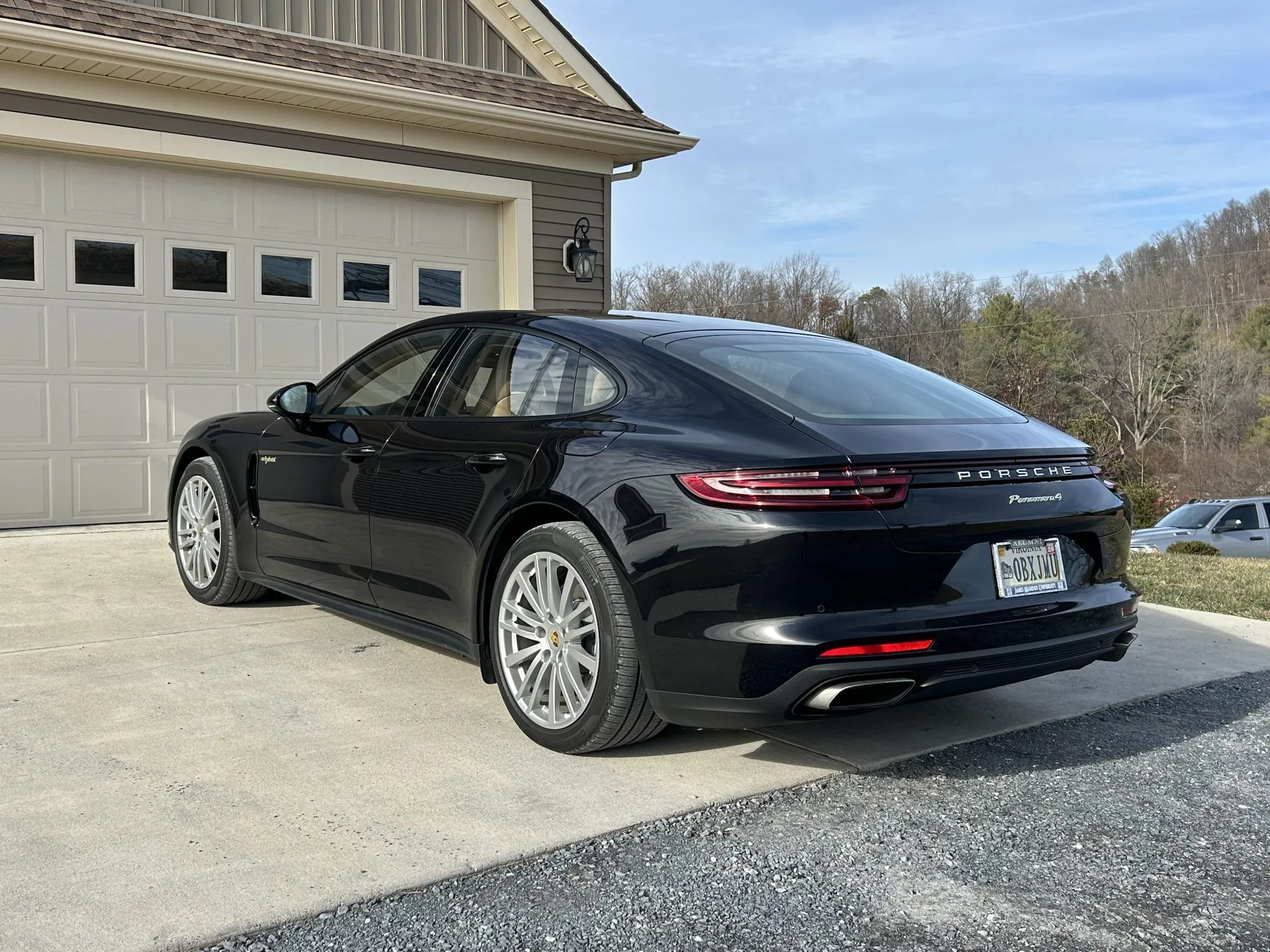 2018 Porsche Panamera 4 E-Hybrid in Jet Black Metallic