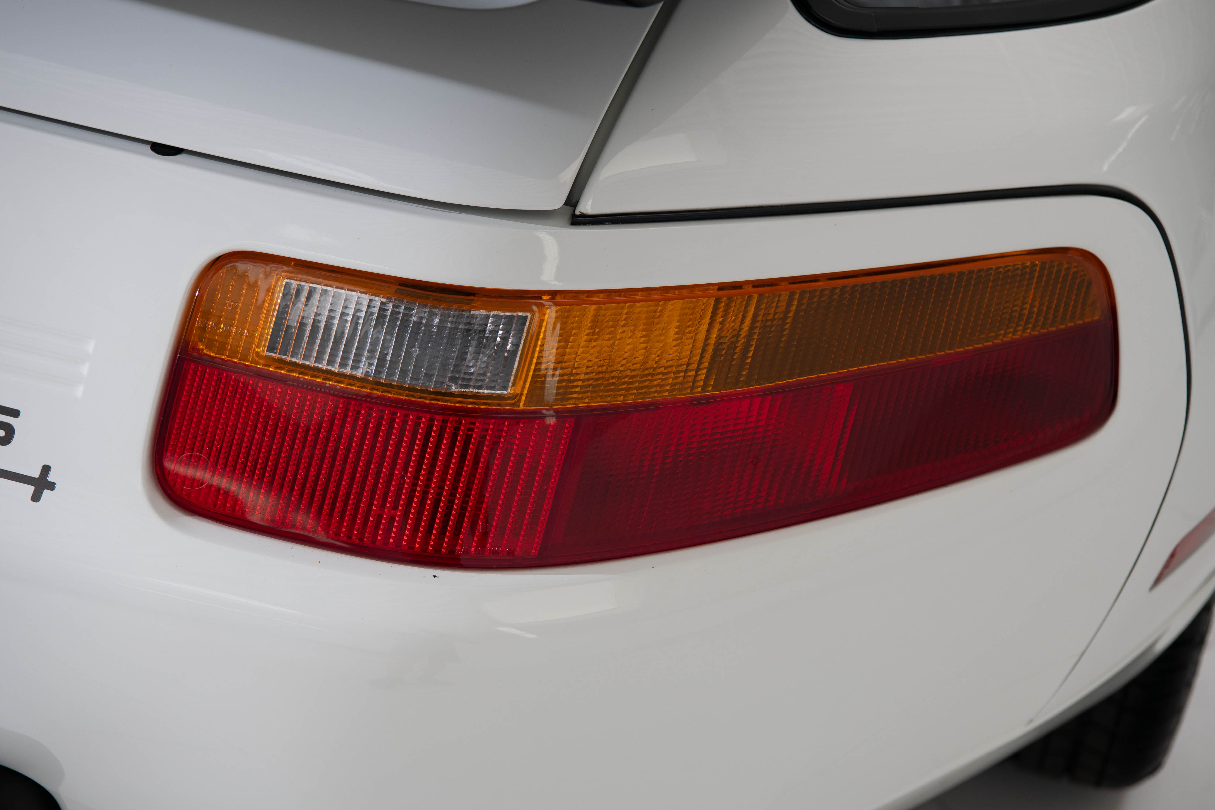 1987 Porsche 928 S4 in Grand Prix White