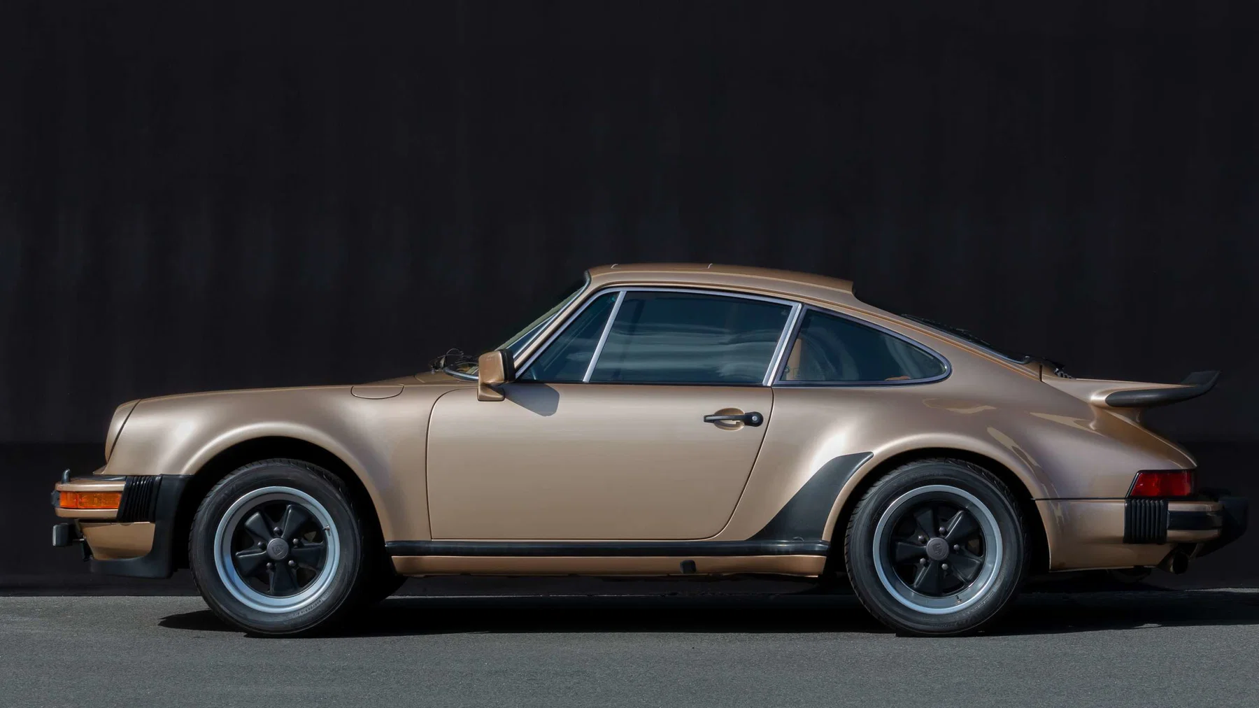 1977 Porsche 911 Turbo in Comet Diamond
